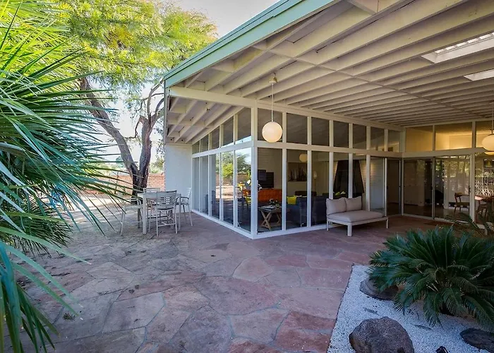 Holiday home Mid-century Modern Wow