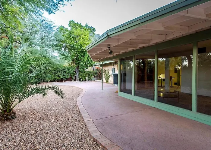 Holiday home Mid-century Modern Wow